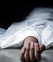 वाराणसी: सड़क किनारे संदिग्ध हालत में मिला युवक का शव, परिवार ने हत्या का आरोप लगाकर लगाया जाम