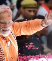 पीएम मोदी का वाराणसी दौरा: बनारस स्टेशन से देंगे वंदे भारत एक्सप्रेस की सौगात, स्वागत की भव्य तैयारियों में जुटी BJP