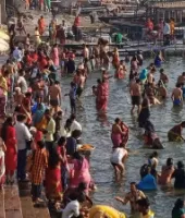Kartik Purnima 2025: काशी के घाटों पर उमड़ा जनसैलाब, देव दीपावली पर दीपों से जगमगाएगी पूरी नगरी