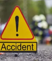 अमेठी: खड़ी डीसीएम से बुलेट की जोरदार टक्कर, सेना के जवान सहित तीन युवकों की मौत