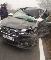 घने कोहरे में ट्रक से भिड़ी कार, एक ही परिवार के छह लोग घायल