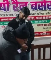 एडीएम ने रात में रैन बसेरों का किया निरीक्षण, कड़ाके की ठंड में बलिया की व्यवस्थाओं का लिया जायजा