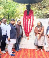 बाराबंकी : फ्लाइट लेफ्टिनेंट शंकर दयाल को श्रद्धांजलि, मेधावी छात्रों व समाजसेवकों को किया सम्मानित