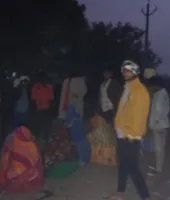 Kaushambi News: ट्रैक्टर पलटने से बड़ा हादसा, दो लोगों की दर्दनाक मौत