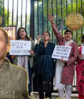 Unnao Rape Case: SC से कुलदीप सेंगर को बड़ा झटका, हाई कोर्ट के आदेश पर लगी रोक