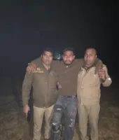 बदायूं: किन्नर के घर डकैती का इनामी आरोपी पुलिस मुठभेड़ में गिरफ्तार