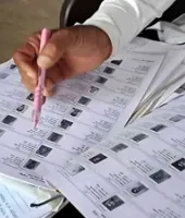 लखनऊ : विधानसभा और लोकसभा में कम मतदान करने वाले शहरी मतदाता अब एसआईआर फॉर्म भरने में भी पीछे, 9 लाख नाम कटने की आशंका