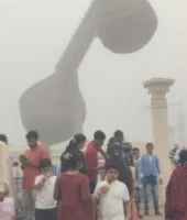 कोहरे की चादर में लिपटी रामनगरी, रेंगते रहे वाहन, दृश्यता 15 से 20 मीटर तक सिमटी