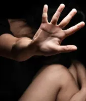 फिरोजाबाद : बेहोशी का फायदा उठाकर ब्यूटीशियन ने किया दुष्कर्म, वीडियो वायरल होने पर मामला दर्ज