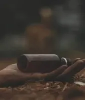 बरेली: शादी से किया इनकार, प्रेमी की दुकान के सामने युवती ने निगला जहर