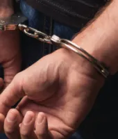 देवरिया : शराब की दुकान के पास विवाद में व्यक्ति पर चाकू से हमला, आरोपी गिरफ्तार