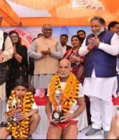 मैराथन के खास सितारे बने बलिया के ये दो धावक, परिवहन मंत्री ने ऐसे बढ़ाया उत्साह