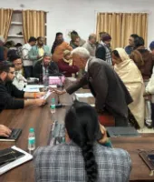 बलिया में संपूर्ण समाधान दिवस: सीडीओ ने दिए निर्देश, शिकायतों का गुणवत्तापूर्ण व समयबद्ध निस्तारण सुनिश्चित करें