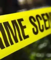 सपा नेता की हत्या के बाद फरसा लेकर थाने पहुंची युवती, बोली-घर में लाश पड़ी है, उठा लीजिए