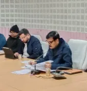 बलिया डीएम ने ग्रीनफील्ड एक्सप्रेसवे व NH-27बी की प्रगति परखी, लापरवाही पर ठेकेदार के खिलाफ FIR के निर्देश