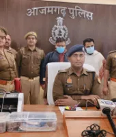 Azamgarh News: चीनी कनेक्शन वाली साइबर ठगी का भंडाफोड़, दो शातिर गिरफ्तार; नकदी, मोबाइल और लग्जरी वाहन बरामद