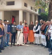 Ballia News : सड़क हादसे में मृत शिक्षक को श्रद्धांजलि देते वक्त भावुक हुए टीम मेंबर्स