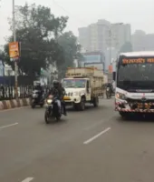 Lucknow News: शहर में बेखौफ दौड़ रहीं डग्गामार बसें, कार्रवाई से दूर ट्रैफिक पुलिस