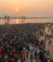 Basant Panchami 2026 : देशभर में बसंत पंचमी की धूम, 2.10 करोड़ श्रद्धालुओं ने गंगा व संगम में लगाई आस्था की डुबकी