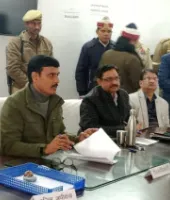 जीवित व्यक्ति को मृत दिखाकर बंद की पेंशन, बलिया डीएम ने लिया कड़ा एक्शन