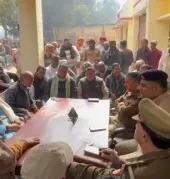 Ballia News : मंदिर चोरी के खुलासे पर उठे सवाल, आक्रोशित ग्रामीणों ने किया सुखपुरा थाने का घेराव