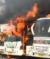 रांची: खादगढ़ा बस स्टैंड में भीषण आग, छह बसें जलकर राख; साजिश की आशंका
