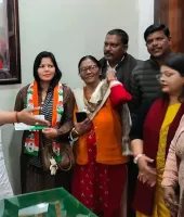 संभल की भाजपा जिला मंत्री मीनाक्षी सागर ने छोड़ी पार्टी, कांग्रेस में हुईं शामिल