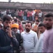 बलिया में सड़क हादसा, चाचा के सामने ट्रैक्टर से गिरकर छह वर्षीय बालक की मौत