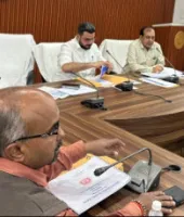बलिया में जिला स्वास्थ्य समिति की समीक्षा बैठक, प्रभारी जिलाधिकारी ने दिए कड़े निर्देश