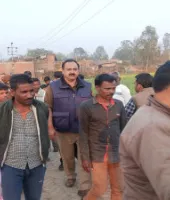 UP News: तालाब में मछली की जगह फंसा नवजात का शव, गांव में मचा हड़कंप