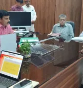 Ballia News : गर्भवती को निजी अस्पताल भेजने पर आशा बहू पर कार्रवाई, डीएम ने सेवा समाप्त करने के दिए निर्देश