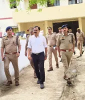 बलिया : एसपी ने दो थानों का किया औचक निरीक्षण, दिए आवश्यक निर्देश