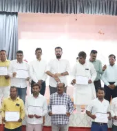 बलिया में 448 निपुण विद्यालयों के प्रधानाध्यापक सम्मानित