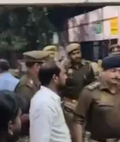 Crime News : बाराबंकी में जमीन विवाद में अधिवक्ता को मारी गोली, हालत गंभीर