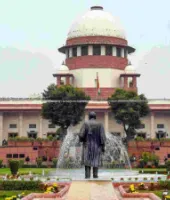 सुप्रीम कोर्ट का अहम फैसला: गोद लेने वाली मां को 12 सप्ताह का मातृत्व अवकाश, 3 महीने की सीमा रद्द