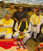 बाराबंकी बब्लू हत्याकांड: पीड़ित परिवार से मिले मंत्री ओमप्रकाश राजभर, कड़ी कार्रवाई का भरोसा