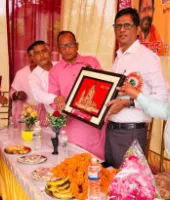 बलिया में दिवंगत शिक्षक की स्मृति में परिवार की बड़ी पहल, स्कूल को मिला इन्वर्टर