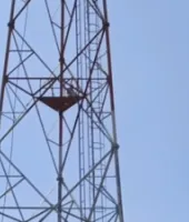 बाराबंकी में प्रेम प्रसंग को लेकर हाई वोल्टेज ड्रामा, बीएसएनएल टावर पर चढ़ा युवक