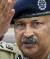 UP News: नोएडा में अशांति फैलाने वाले समूहों के खिलाफ सबूत मिले, डीजीपी बोले- शहर में स्थिति सामान्य