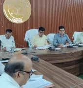 Ballia News : गंगा संरक्षण को लेकर डीएम सख्त, सिंगल यूज प्लास्टिक पर कार्रवाई के निर्देश