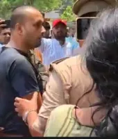 बलिया : दोषी चिकित्सकों की गिरफ्तारी न होने पर युवक ने कलेक्ट्रेट में किया आत्मदाह का प्रयास