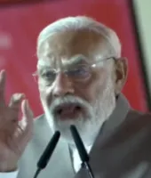 Varanasi News : पीएम मोदी ने 6350 करोड़ की 163 विकास परियोजनाओं का किया लोकार्पण और शिलान्यास