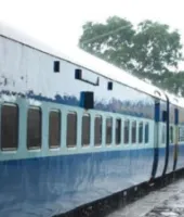 गोंडा जंक्शन पर चोर को पकड़ने में जीआरपी जवान गंभीर घायल, दोनों पैर कटे