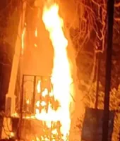 एनएच-31 किनारे ट्रांसफार्मर में भीषण आग, हाईवे पर मची अफरा-तफरी