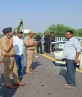 पूर्वांचल एक्सप्रेस-वे पर भीषण हादसा, कंटेनर से टकराई कार; पांच लोगों की मौत