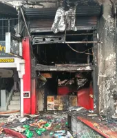 बलिया में मेडिकल स्टोर में भीषण आग, लाखों की दवाइयां जलकर राख