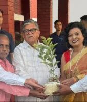 राजभवन में गूंजी बलिया की पर्यावरण मुहिम, राज्यपाल को सौंपा ‘एक वाहन–एक पौधा’ का प्रस्ताव