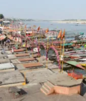 भीषण गर्मी से तप रही काशी, घाटों पर पसरा सन्नाटा; पर्यटक भी परेशान