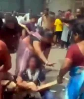 महाराष्ट्र में हैवानियत की हदें पार: महिलाओं को अर्धनग्न कर निकाला जुलूस, वीडियो वायरल