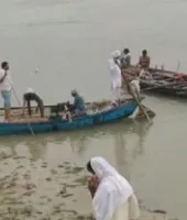 Ballia News : सरयू नदी में नहाते समय युवक डूबा, तलाश जारी